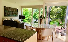 Lake Daylesford Villa2 Lake Frontage Pet Friendly